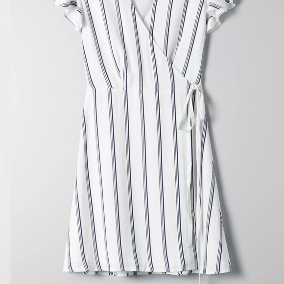 Sunday Beat Wrap Dress - Picture 4 of 4